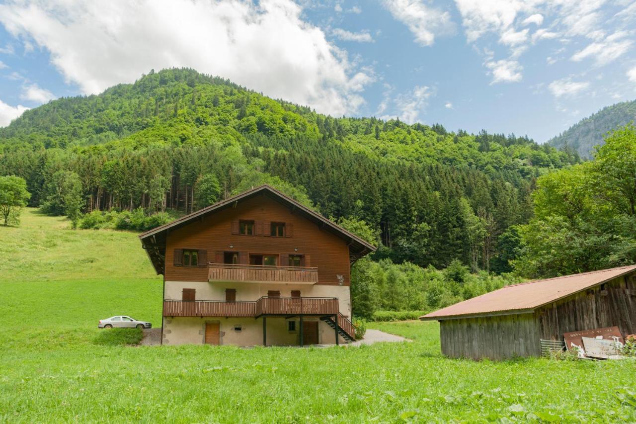 Grand Appartement Proche Gd Bornand Glieres-Val-de-Borne Exterior photo